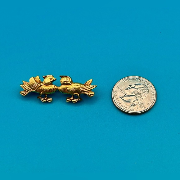 Pin / Brooch | Vtg Duck Pair Vintage | Gold Tone | Alva Studio Replicas - Picture 3 of 3